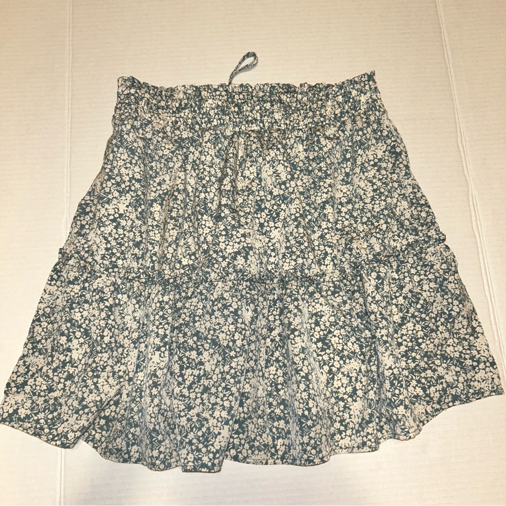 Paper Crane Woman’s M Blue/Green White Floral Ruffle Skirt Boho Beach Cottage